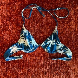 Ron Jon bikini top, size xtra small.